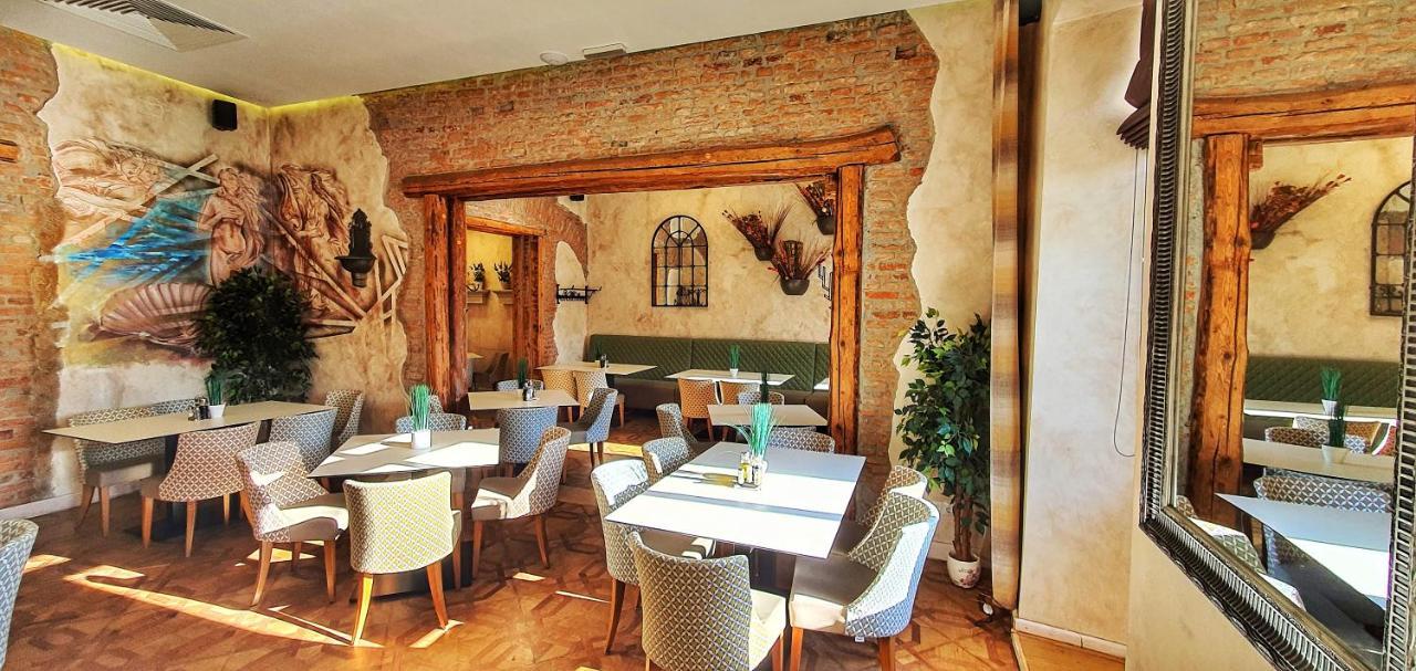 Hotel Casa Crown à Braşov Extérieur photo
